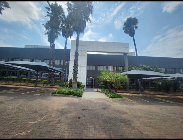 1,731M² OFFICE TO LET IN NOORDWYK
